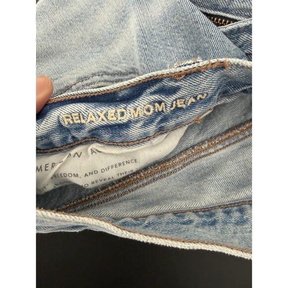 American Eagle Women’s Relaxed Mom Jeans Size 18 Light Wash Distressed Denim - Picture 10 of 12